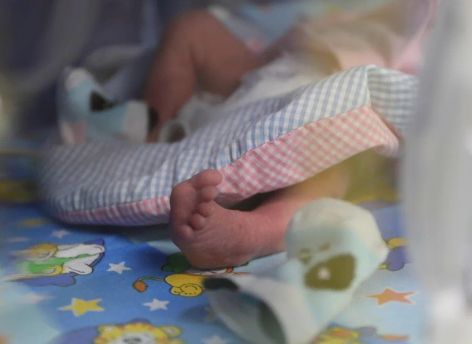В Сургуте выходили младенца, который родился с весом в 490 грамм