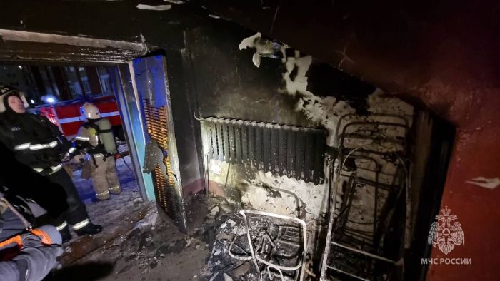 В жилом доме Сургута горела колясочная: никто не пострадал