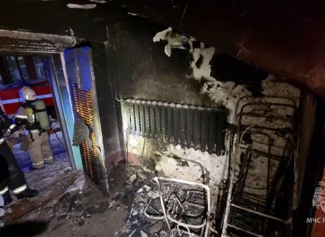 В жилом доме Сургута горела колясочная: никто не пострадал