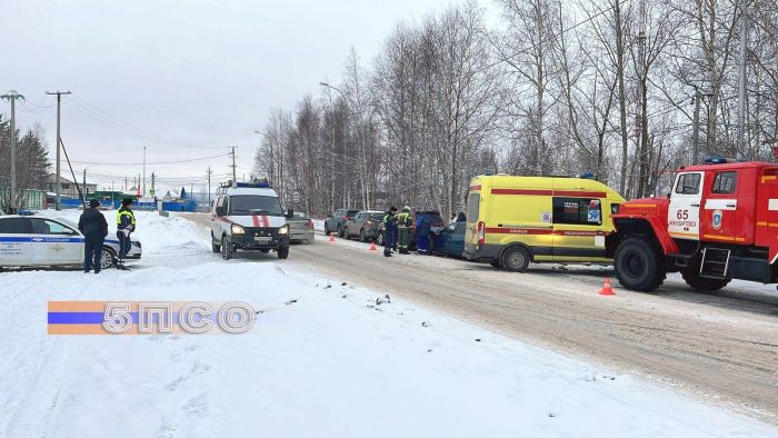 В Нижневартовске столкнулись четыре автомобиля
