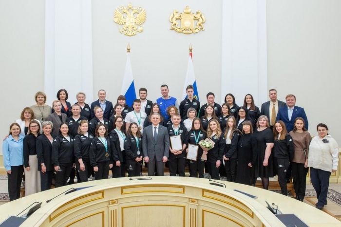 ​Александр Моор встретился с тюменской сборной чемпионата «Абилимпикс»
