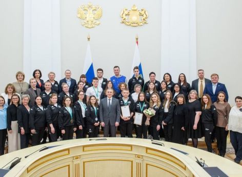 ​Александр Моор встретился с тюменской сборной чемпионата «Абилимпикс»
