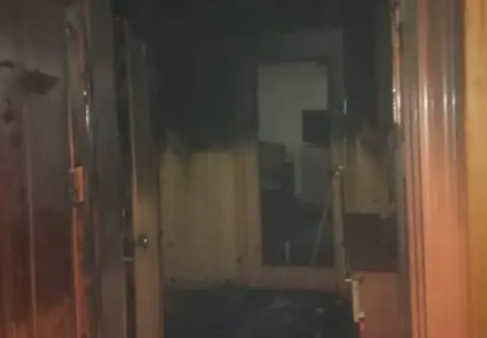 В югорском поселке два человека задохнулись во сне при пожаре