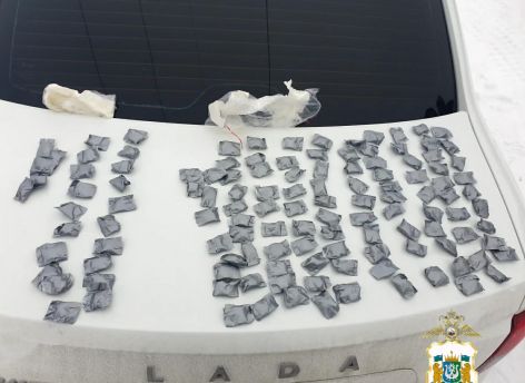 В Сургутском районе поймали закладчика со 125 свертками с наркотиками