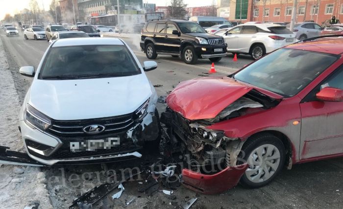 В Сургуте трезвый водитель врезался в автомобиль нетрезвого