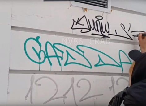 В Сургуте поймали вандалов, разрисовавших остановки и дома