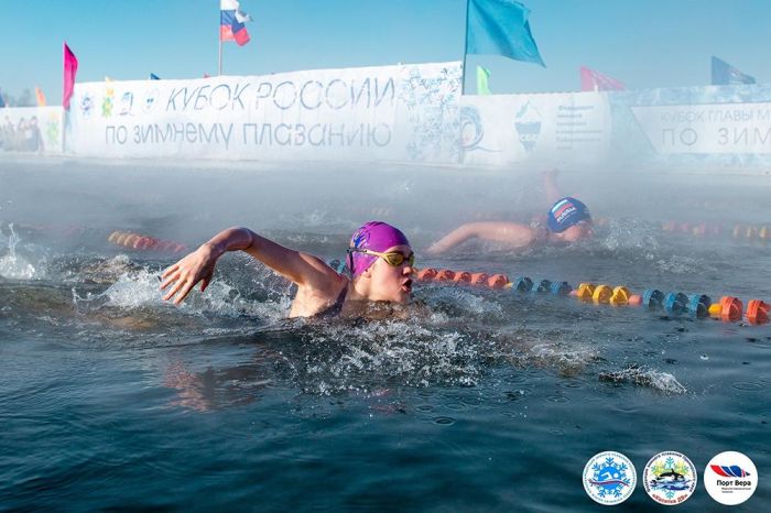 На Кубке России в Тюмени мастера зимнего плавания соревнуются при температуре -40