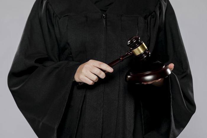 В Сургуте супруга обвиняемого оскорбила судью и получила свое уголовное дело