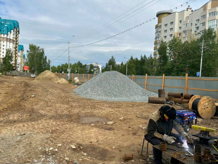 В Сургуте продолжают благоустройство парков и скверов