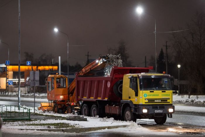 Более 430 тысяч кубометров снега вывезли в Сургуте с начала зимы