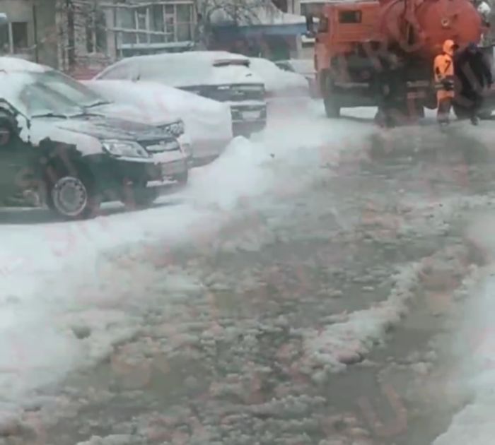 В Сургуте на Ленина произошел разлив холодной воды