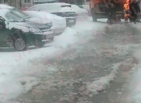 В Сургуте на Ленина произошел разлив холодной воды