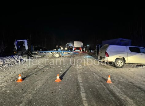 ​В ДТП с груженым эвакуатором в Югре пострадали три человека