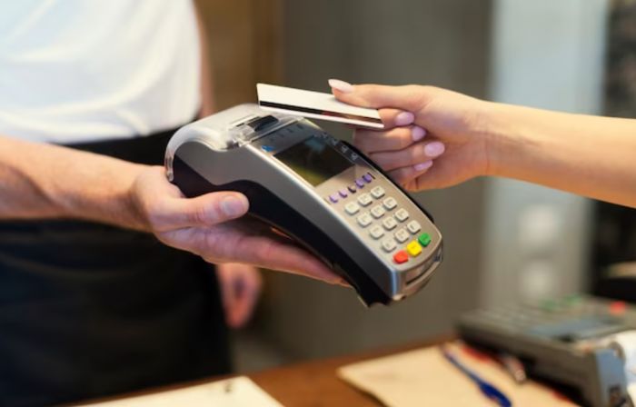 ​В ХМАО не хватает продавцов и водителей