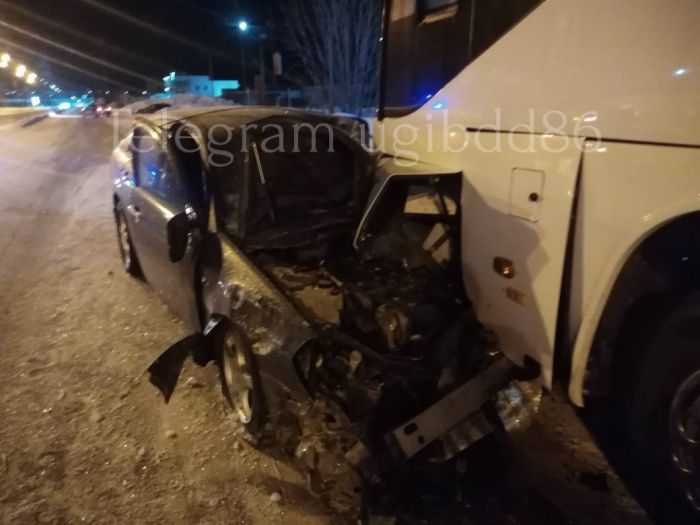 ​В Нижневартовске 37-летняя автоледи устроила массовую аварию