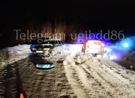В Нижневартовске тюбинг с девушкой врезался в автомобиль