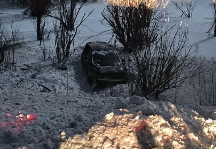 В Югре водитель Renault съехал в кювет и сбежал с места ДТП