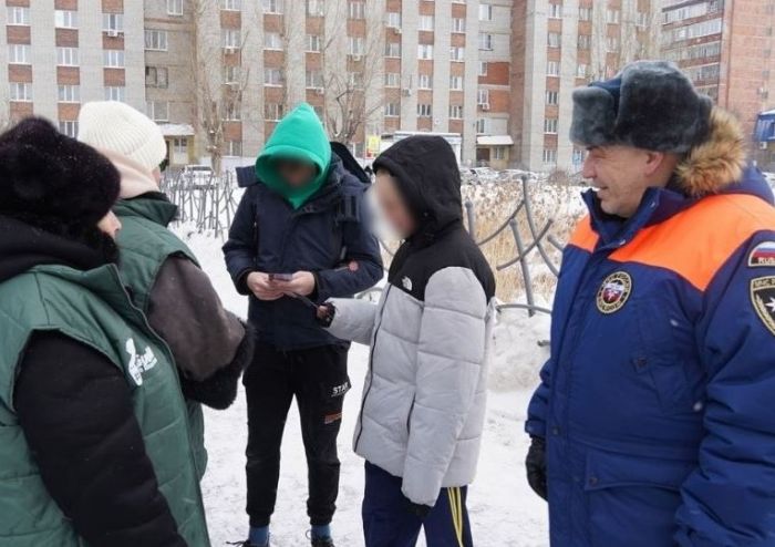 ​Тюменские добровольцы 55+ помогают спасателям в профилактической работе