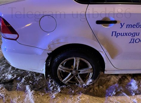 ​Учащийся автошколы под контролем инструктора врезался в «КамАЗ» в Нижневартовске
