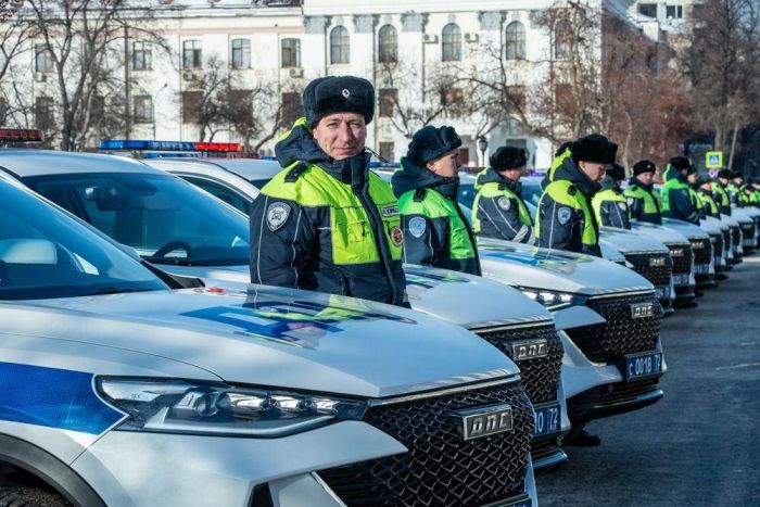 ​Губернатор Тюменской области передал сотрудникам ДПС новые патрульные автомобили