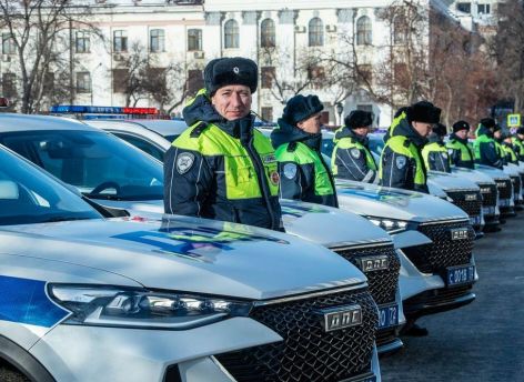 ​Губернатор Тюменской области передал сотрудникам ДПС новые патрульные автомобили