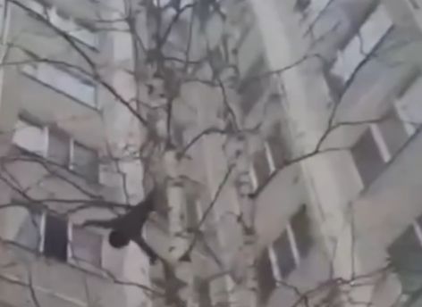 ​В Мегионе подросток спрыгнул с пятого этажа ради лайков