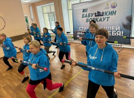 ​Фитнес-волонтеры из «Бабушкиного воркаута» тренируют тюменских пенсионеров