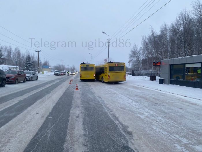 ​В Сургуте водитель автобуса сбил своего коллегу