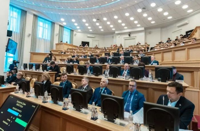 ​Югорские депутаты получили обновленный зал заседаний за 102 млн рублей