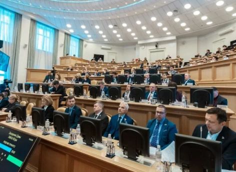 ​Югорские депутаты получили обновленный зал заседаний за 102 млн рублей