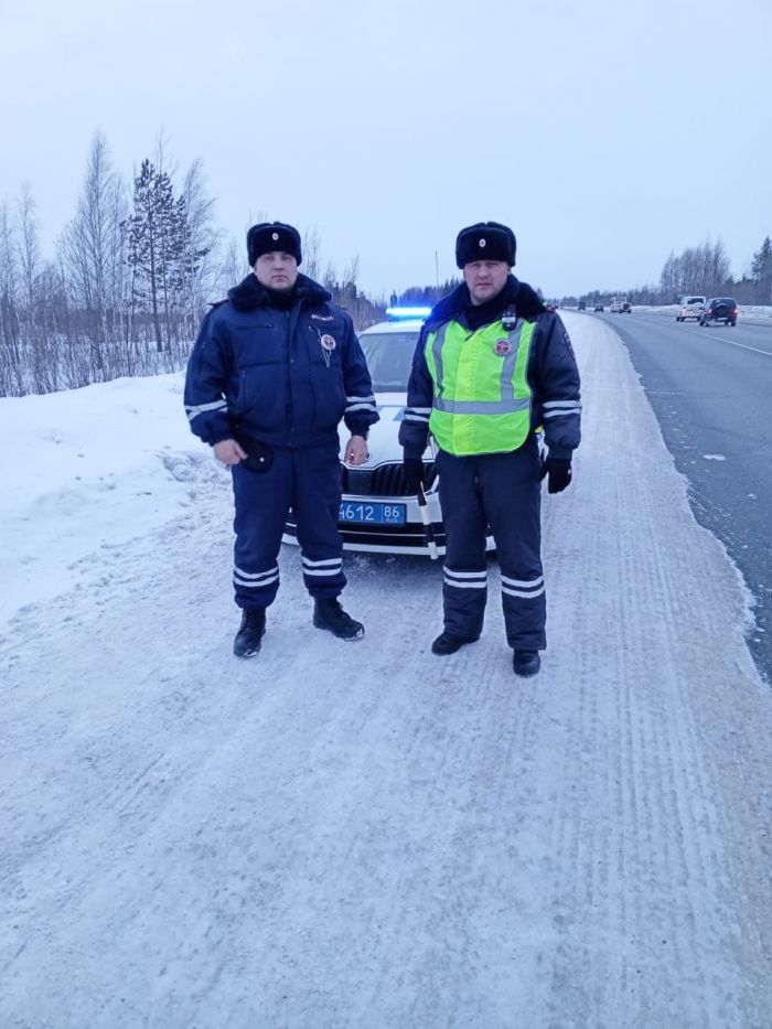 ​Госавтоинспекторы Югры экстренно доставили мужчину в больницу