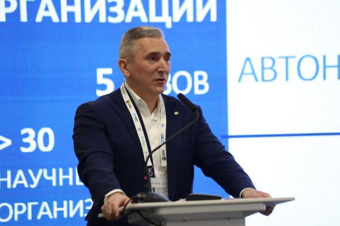 ​Александр Моор поделился опытом с будущими управленцами из 27 городов России