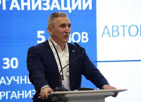 ​Александр Моор поделился опытом с будущими управленцами из 27 городов России