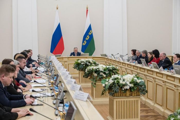 ​Александр Моор: Патриотическое воспитание молодежи остается приоритетным направлением работы