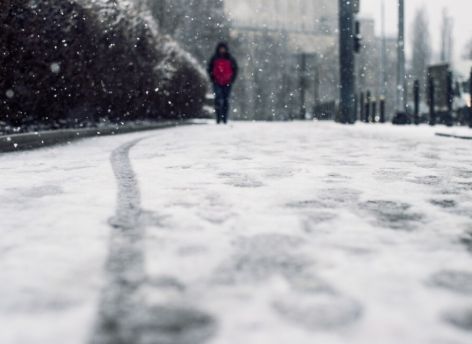 ​Югорчанам рекомендовали остаться дома в понедельник