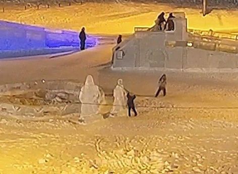 ​Сургутских вандалов после разгрома ледового городка ждет наказание