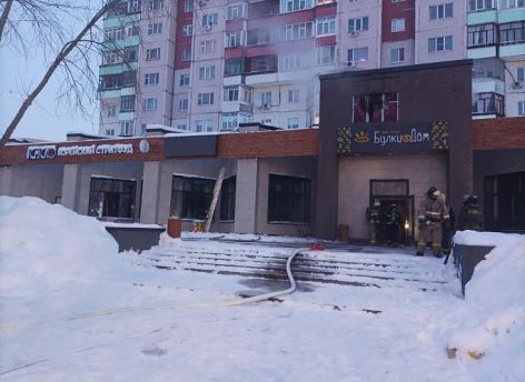 Крупный пожар в центре Сургута: сгорели кофейня и ресторан