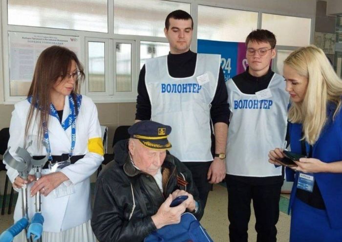 ​96-летний сургутянин пришел на выборы президента