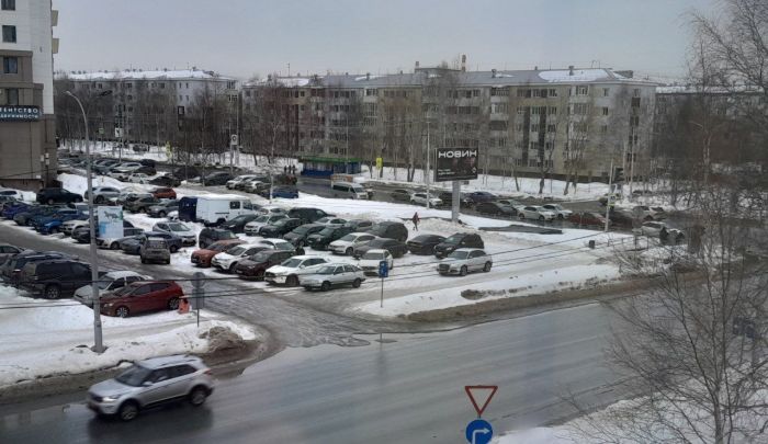 ​Сургутяне травмируются на скользких тротуарах после теплых выходных