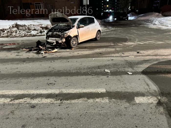 ​Молодой сургутянин устроил аварию с двумя пострадавшими