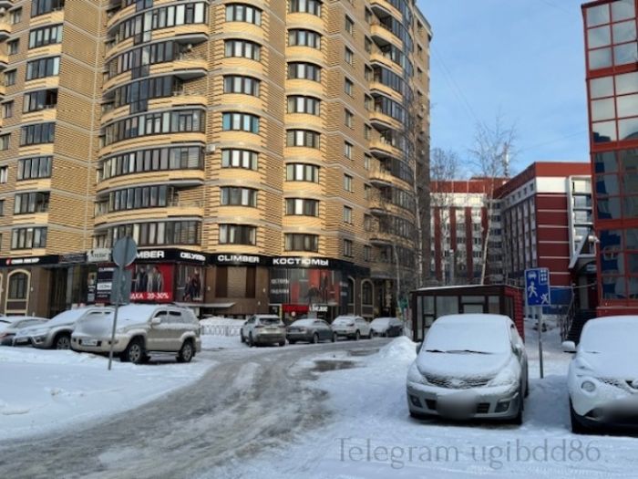 ​12-летнего мальчика сбили во дворе в Сургуте