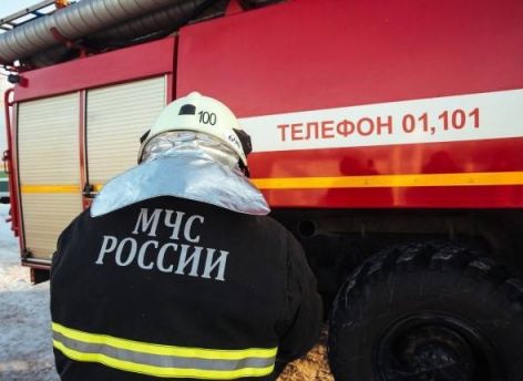 ​В ХМАО перекрыли улицу из-за возгорания газового резервуара