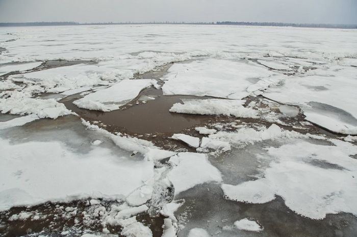 ​В Сургуте запретили выходить на лед