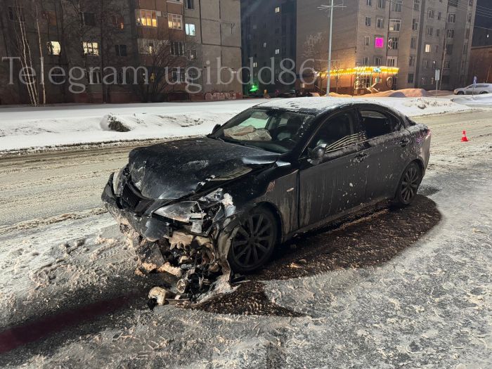 ​Две пассажирки Lexus пострадали в ДТП в Сургуте