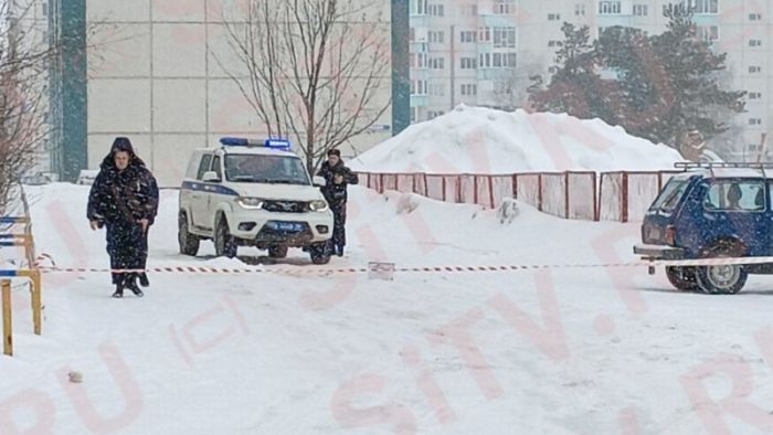 ​Рядом со спортшколой в Сургуте нашли предмет, похожий на гранату