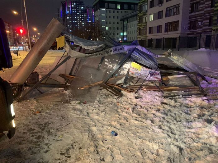 ​В Сургуте водителю самосвала грозит два года тюрьмы за наезд на остановку с людьми