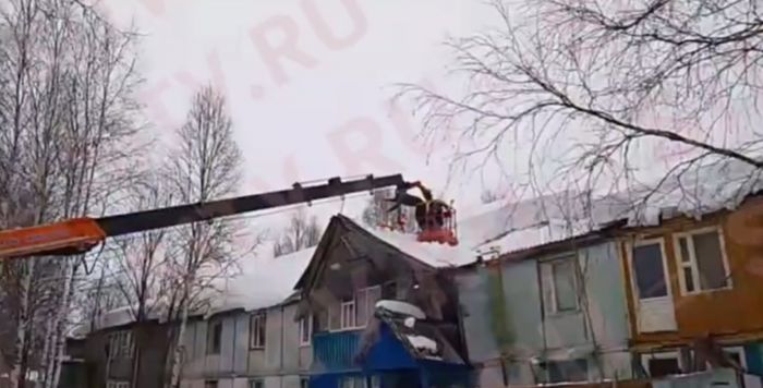 ​В одной из деревяшек в Сургутском районе обрушилась кровля
