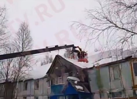 ​В одной из деревяшек в Сургутском районе обрушилась кровля