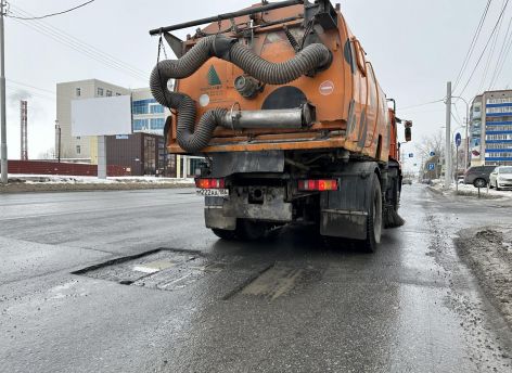 На дорогах Сургута начался ямочный ремонт