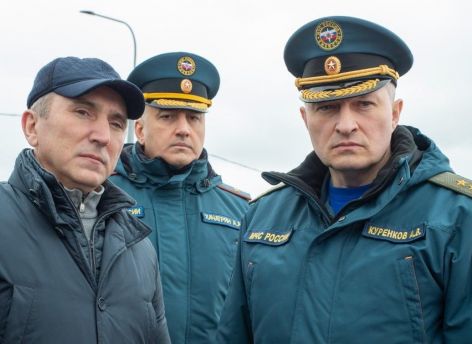 ​Александр Моор и Александр Куренков осмотрели дамбы в Ялуторовске